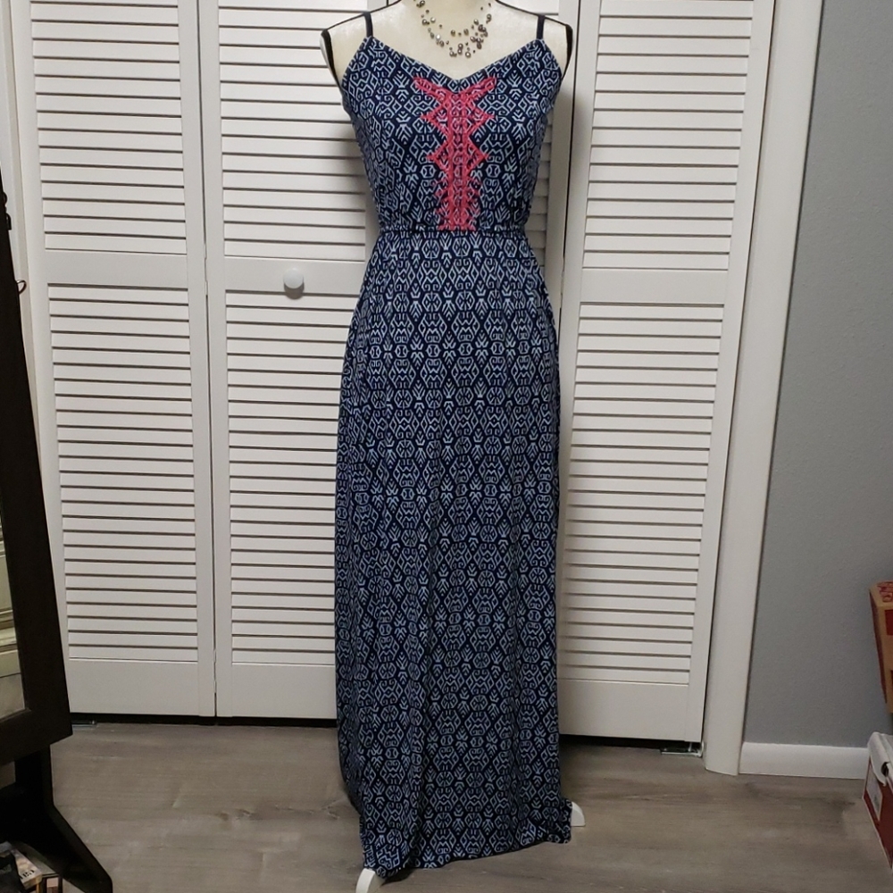 NWOT - Maxi Dress W Geometric/Aztec Design Small